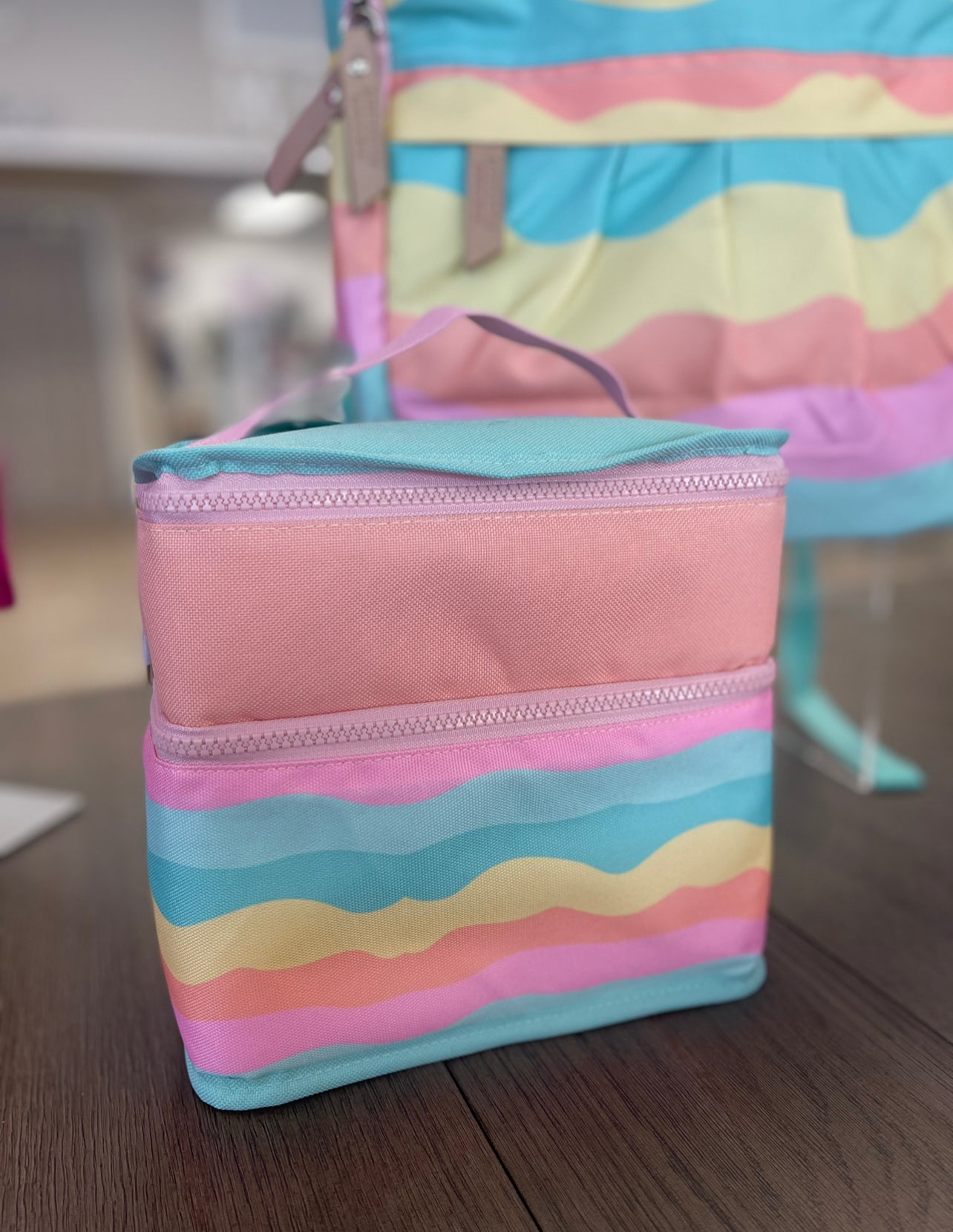 Jadelyn Brooke Wavy LunchBox